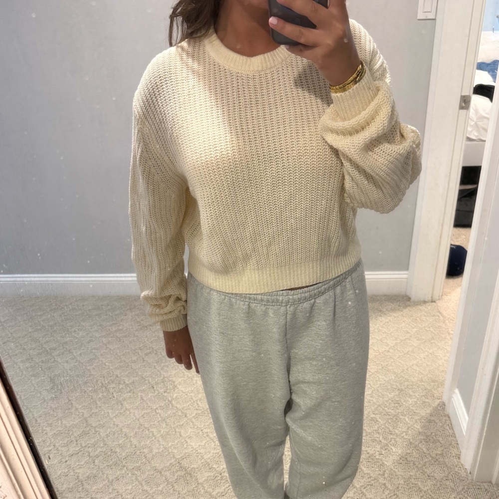 White Sweater Size Small Urban Outfitters barely worn, extremely soft